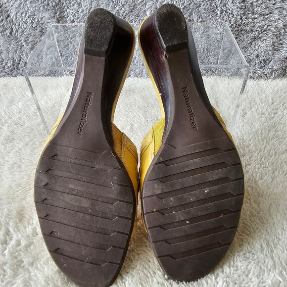 Naturalizer Women's Leather Wedge Slide Sandals Size 7.5S Yellow Preppy Comfort - Picture 4 of 5